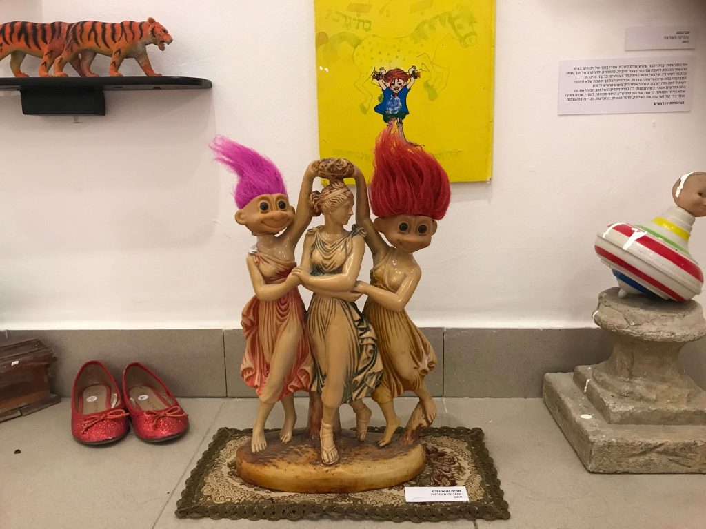 צעצועיזם, חולון